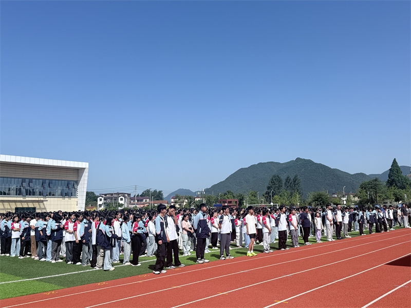 国旗下讲话—以青春执笔书期末答卷，用奋斗为剑斩成长荆棘